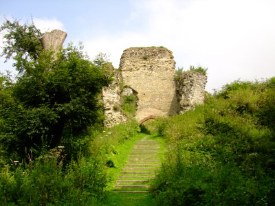 Wigmore  Castle  :  The  entrance  to  the  ruins
