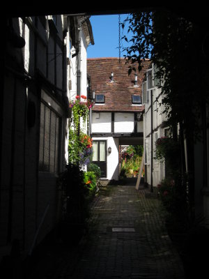 An  alley  off  the  High  Street.