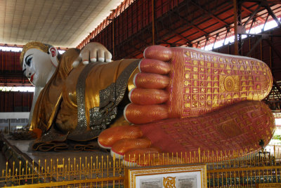 Yangon:  Reclining Buddha in Chauk Htat Gyi Pagoda.