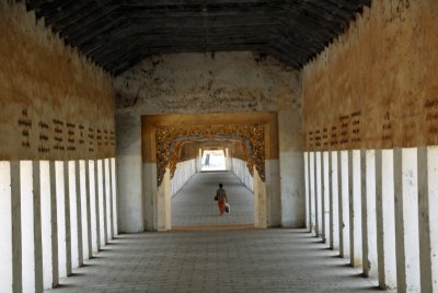 Pillared gallery outside Shwezigon