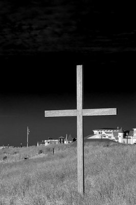 DSC_5015.jpg: The Cross on the Beach