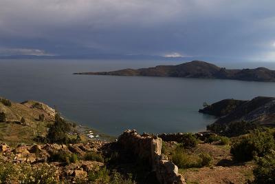 Looking at Isla de la Luna