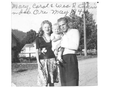 2 baby Carol & parents 1944.jpg