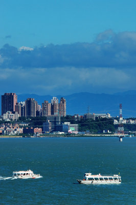 The ferries are busy between Tamsui and Bali.