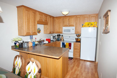 546 Kitchen.jpg