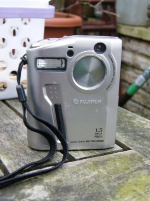 FujiFilm MX-1700 zoom