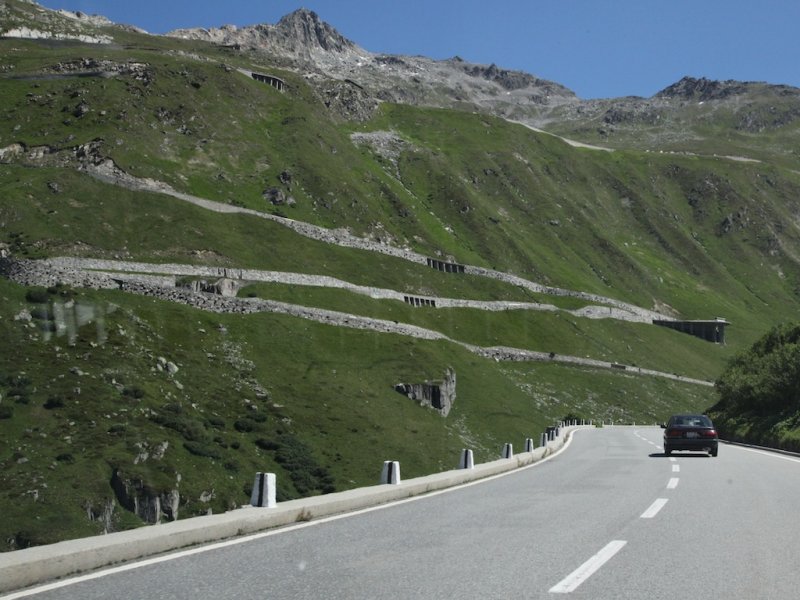 the road heads up toward the Furka pass, at 2430m elevation