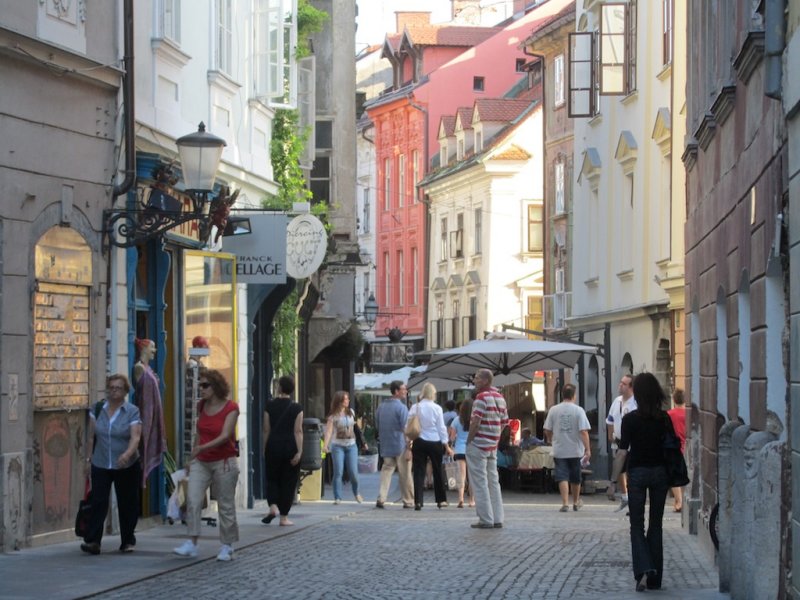 the streets get narrower as we head toward Stari trg, the old town square