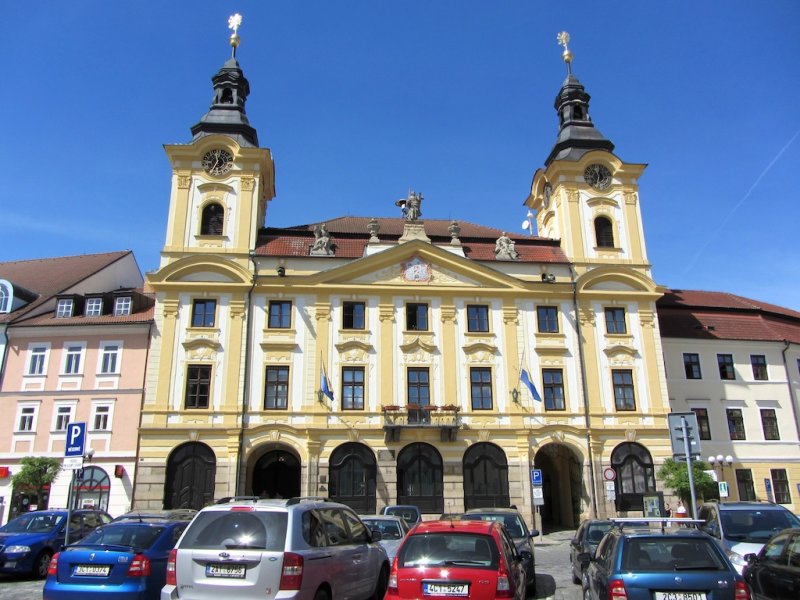 the town hall dominates the old Great Square