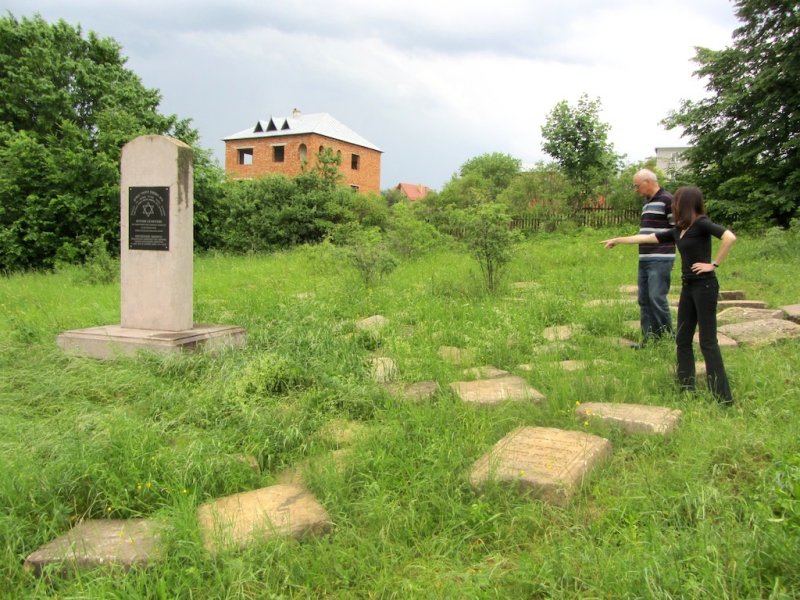 we reach Rohatyn as evening falls and make a quick stop at the new cemetery; Alex and Marla survey the area