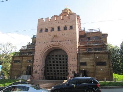 the Zoloti Vorota (a great gate of Kyiv!)