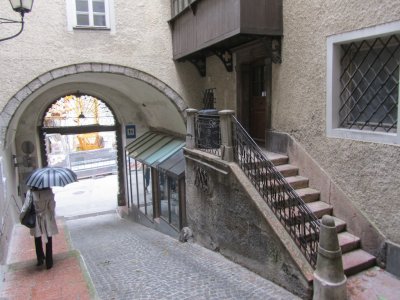 back down to the Linzergasse