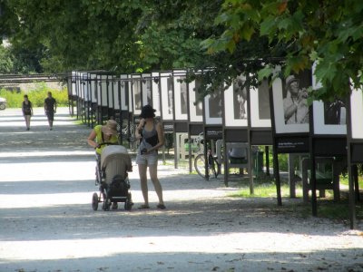 crossing the highway, we're in Ljubljana's Tivoli garden...