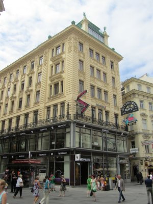 another Wagner building, the Ankerhaus