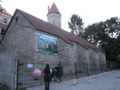 on the hunt for Jewish Tallinn; here in the old town, an abandoned synagogue