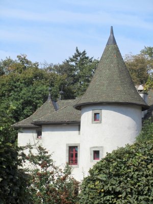 fortified house in Lox, near Bonne