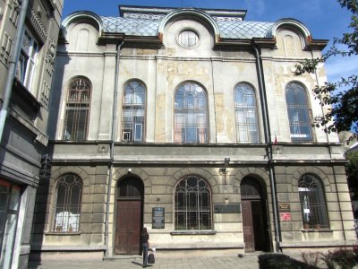 the New synagogue, built in 1918, now a public library