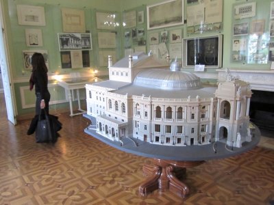 here's a great display on the building of the opera house