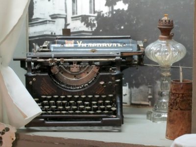 an Underwood typewriter from the era