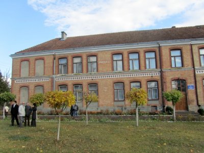 heres the famous and historic Red School...