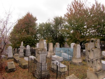 we visit the large Jewish cemetery on ridges above the city