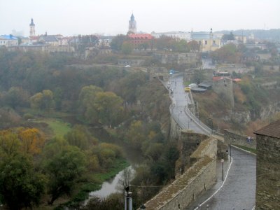 this bridge connects the castle with the old town, and divides the river