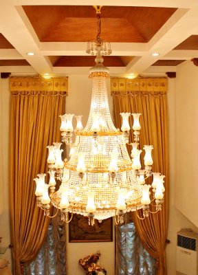 chandelier.JPG