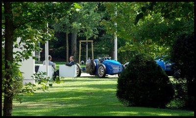 Bugatti Veyron New Old Garden.jpg