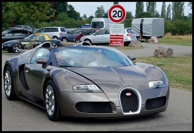 Bugatti Veyron Location Women 1.jpg