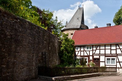 Korbach, Mauergasse mit Wollweberturm