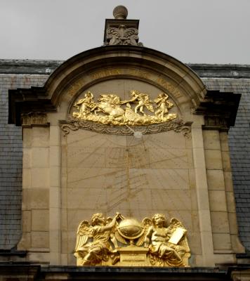 A closeup of the sundial.