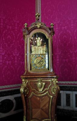A monarchy-celebrating clock that survived the Revolution, via its status as a scientific instrument.