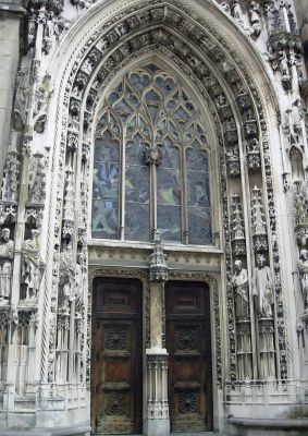 The front door of the cathedral.