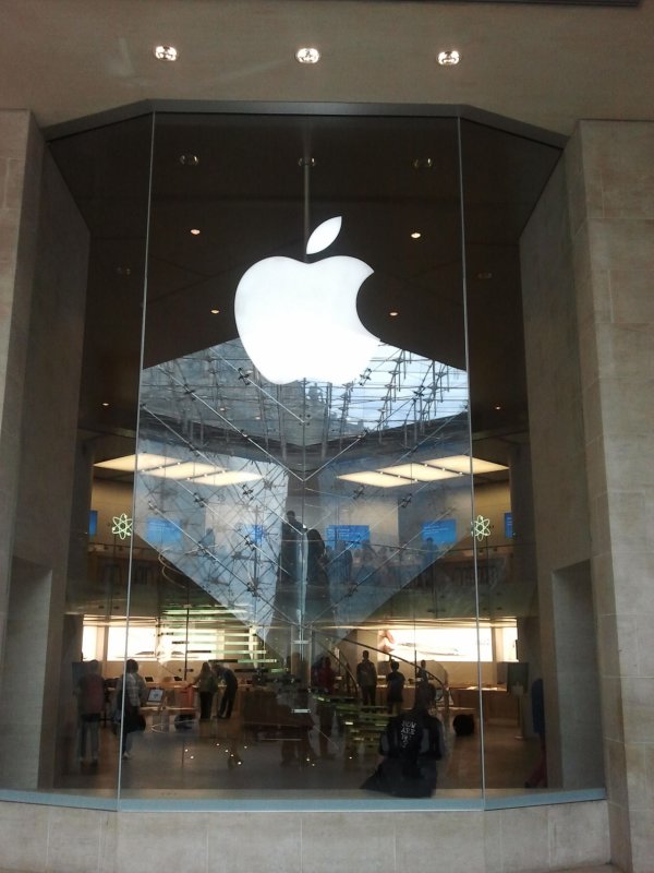 Apple Store, the Louvre