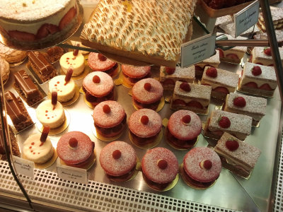 Delicacies at a Paris patisserie