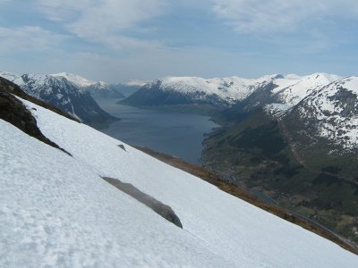 on the way down - fantastic view and spring snow:-)