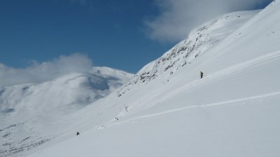 Halvard and Idar skiing Hestefjellet