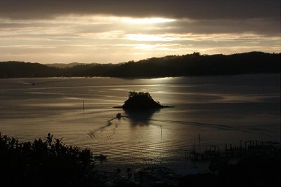 P7230007.JPG - Bay of Islands at dawn