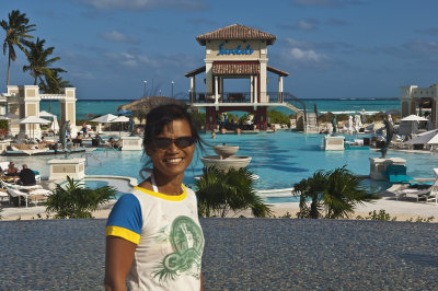 La piscine avec le bar dans l'eau