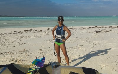 Maria a t ravie de son Kite Aventure eau plate, vague, au choix. Trs belle journe et seuls au monde!