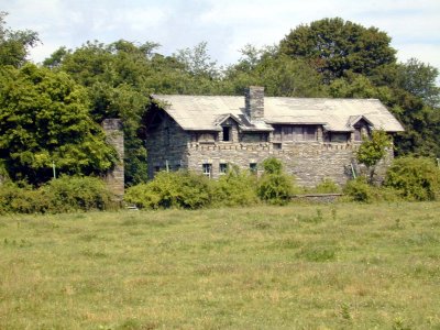 02 abandoned home 02.jpg