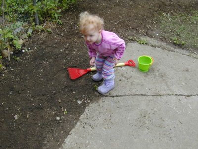 10 gardening - Violet.JPG