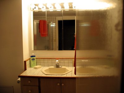 08 bathroom 01.JPG
