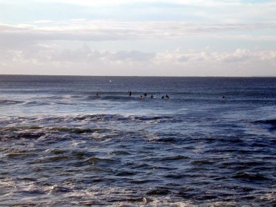 02 surfers 01.jpg