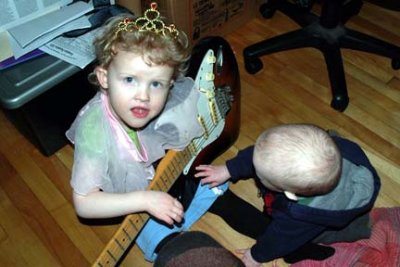 04 v_guitar_crown.jpg