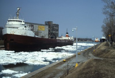 01 Ice breaking up on the Welland Canal.jpg