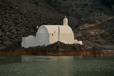 Church on Nea Kameni the volcanic Island.jpg