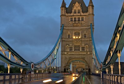 Wet-night-on-Tower-Bridge.jpg