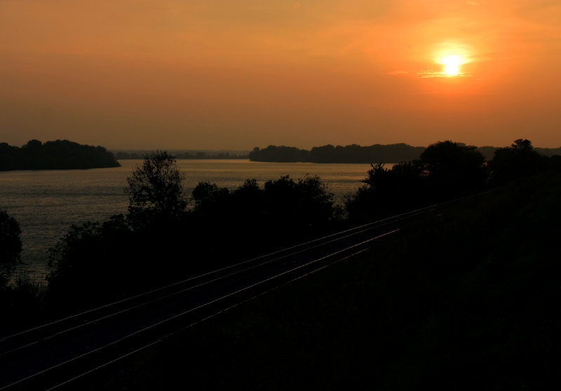 Winona railway sunrise.jpg