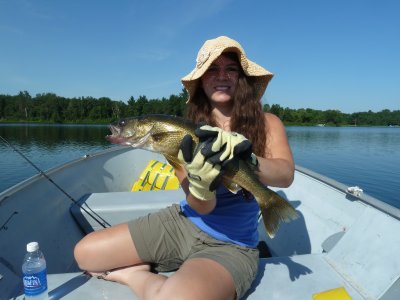 Robin's 22 inch walleye.JPG